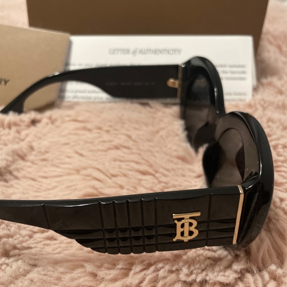 Burberry Sunglasses - Picture 4 of 5
